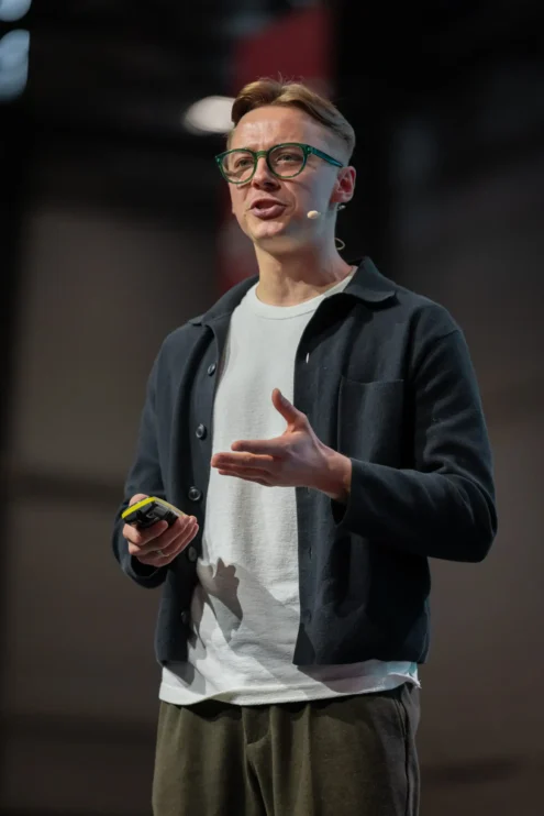 Lukas Ziegler's headshot